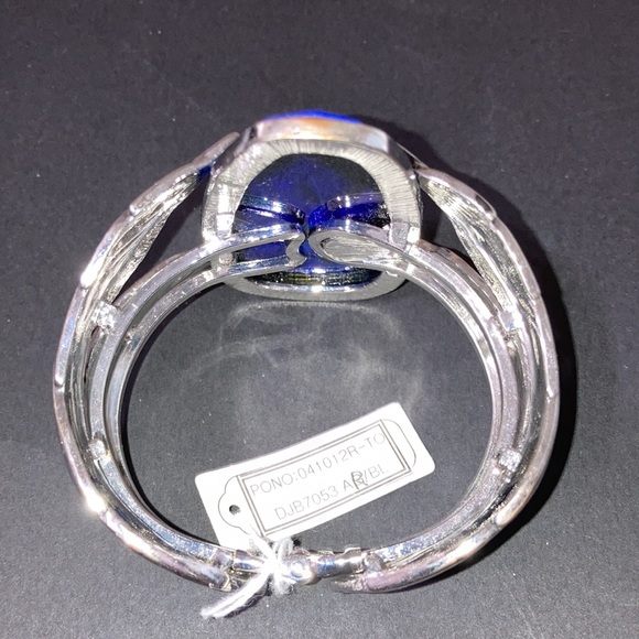 Mia Collection Cuff Bracelet - Picture 3 of 4